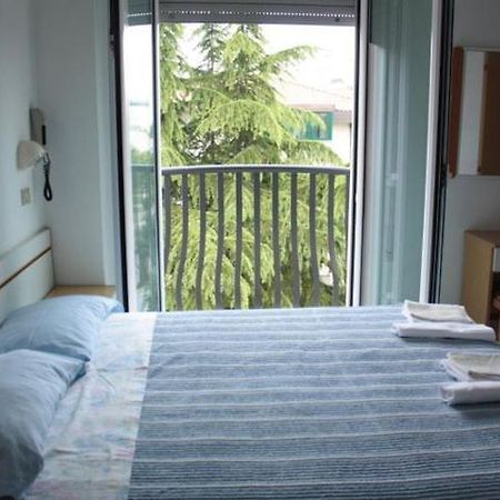 Hotel Delizia Римини Экстерьер фото