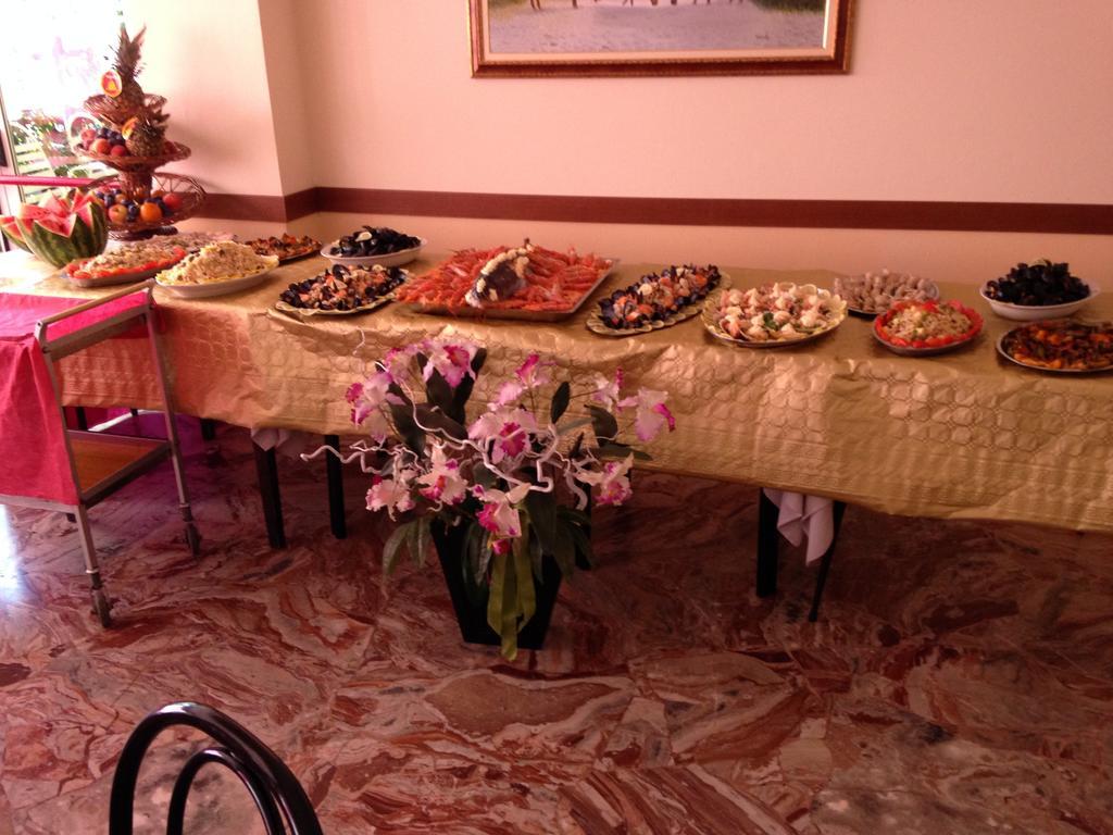 Hotel Delizia Римини Экстерьер фото