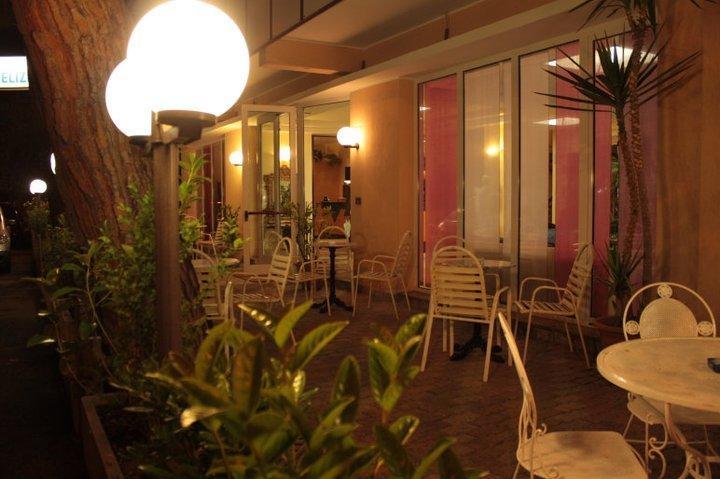 Hotel Delizia Римини Экстерьер фото