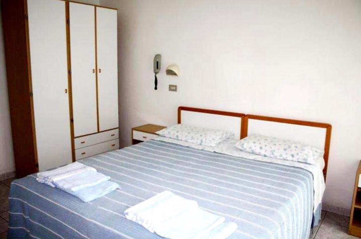 Hotel Delizia Римини Экстерьер фото