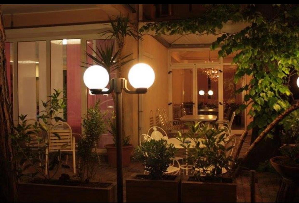 Hotel Delizia Римини Экстерьер фото
