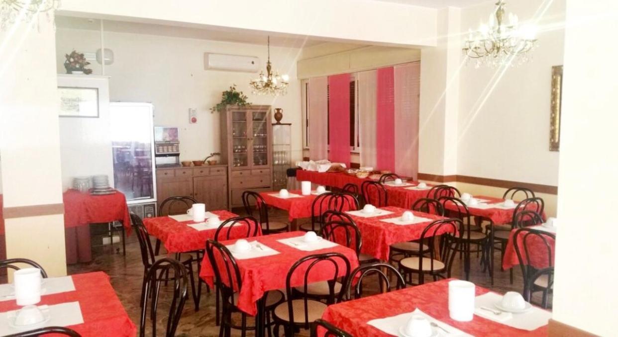 Hotel Delizia Римини Экстерьер фото